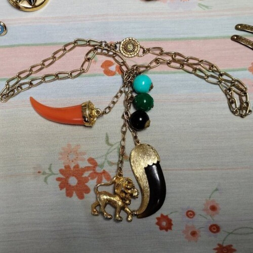 ❤️ Vintage ST JOHN Couture Charm Lion and Tusks Necklace